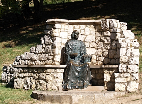 Vitéz János esztergomi érsek (1465-1472) szobra