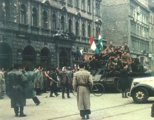 Szovjet tankok Budapest utcáin