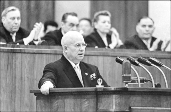 Hruscsov leleplezte Sztálin rémtetteit